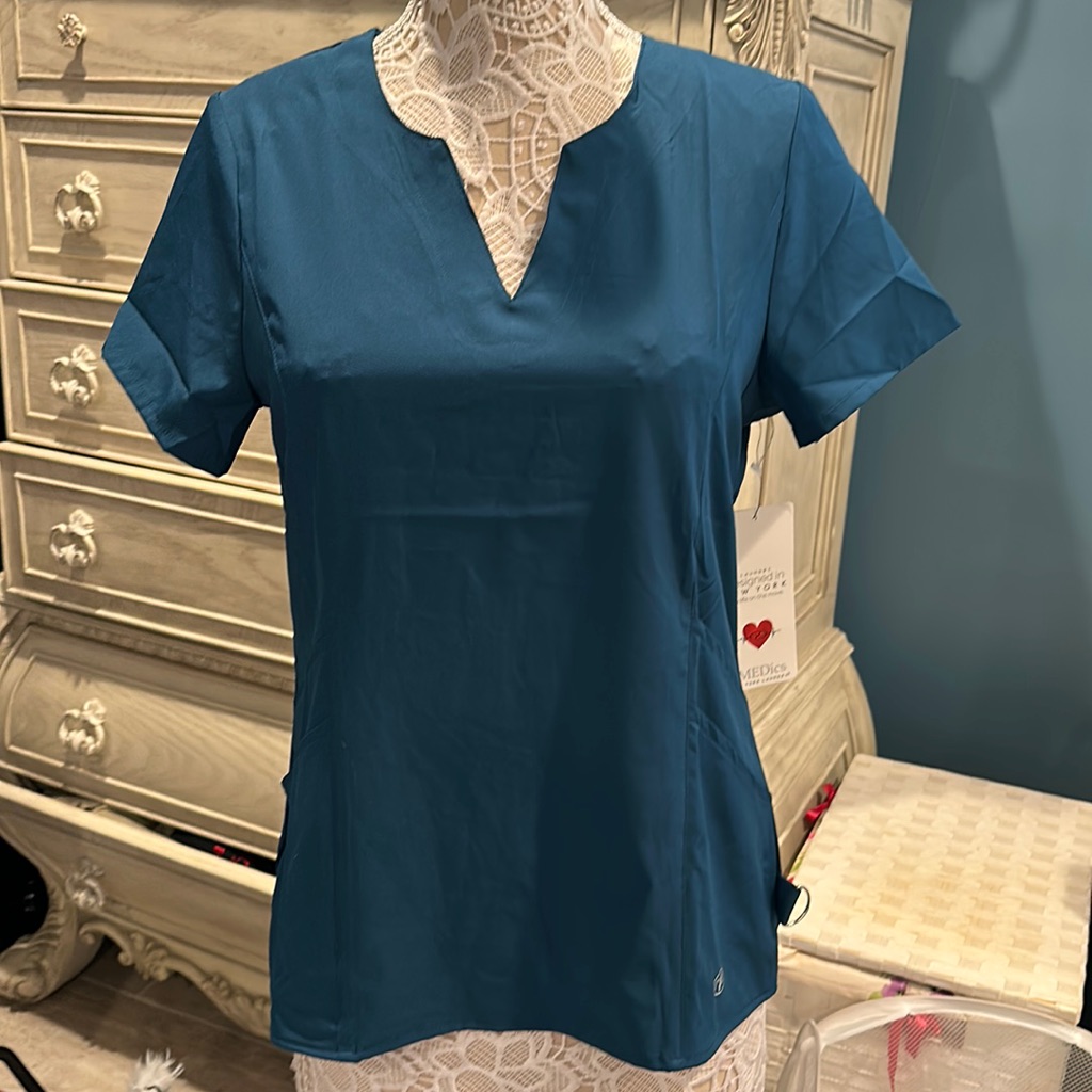 Brand New New York Laundry  Medics Top
